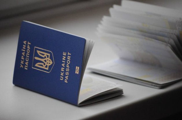 ЄС проти ідеї Порошенко видавати жителям окупованих територій паспорти старого зразка