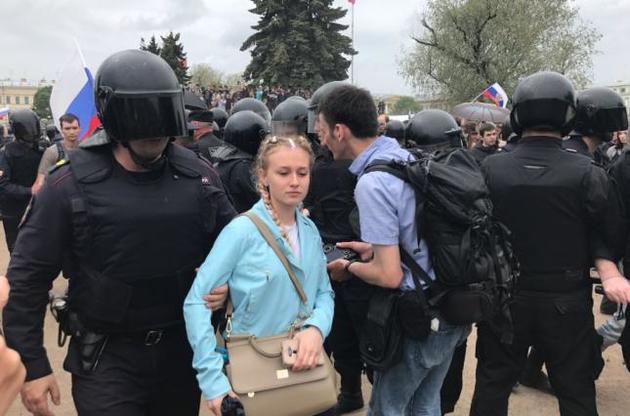 США осудили массовые задержания протестующих в России