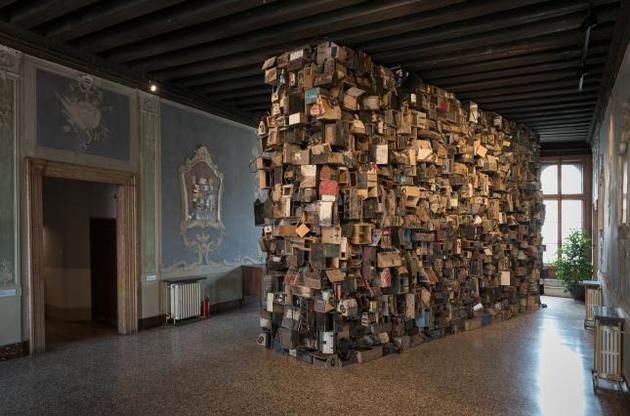 Инсталляция Ибрагима Махамы. Проект Future Generation Art Prize