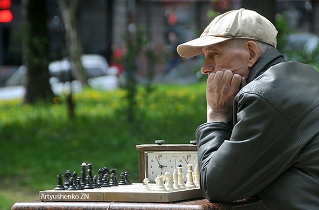 Менш ніж 20% працюючих українців сподіваються лише на державну пенсію