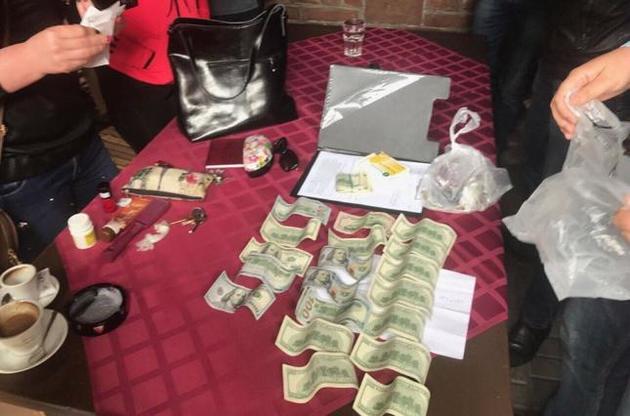 Представительницу прокуратуры задержали с поличным