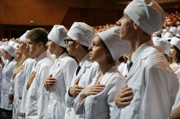 На подготовку одного студента-медика в Украине выделяется всего тысяча долларов в год