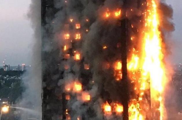 Мэр Лондона назвал причину пожара в небоскребе Grenfell Tower