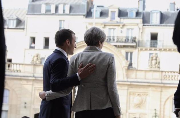 Макрон напомнил Мэй, что что «двери ЕС всегда открыты для Британии»