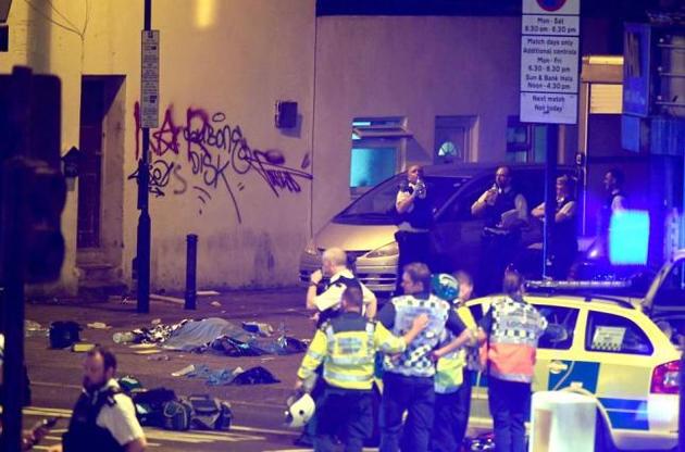 В результате наезда фургона на прохожих в Лондоне погиб один человек – полиция