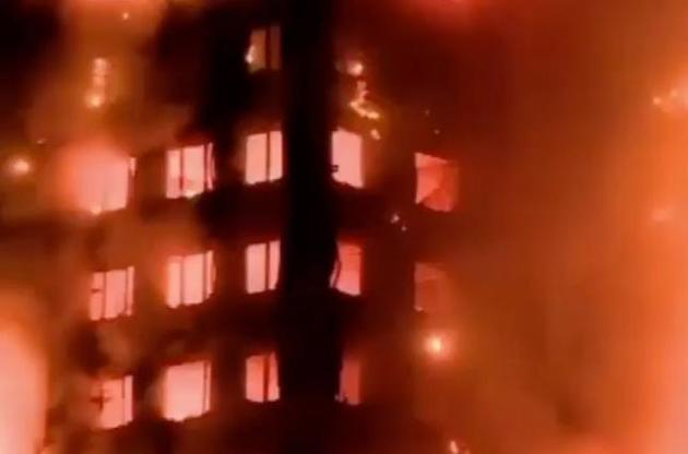 В результате пожара в лондонском небоскребе пострадали 30 человек