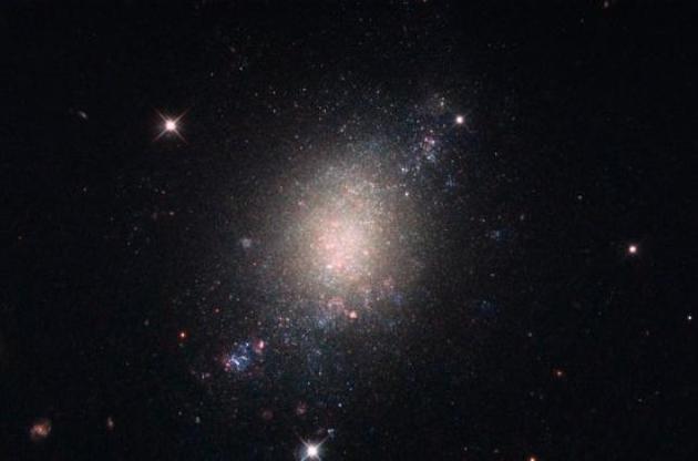 "Хаббл" зробив знімок "дивної" галактики