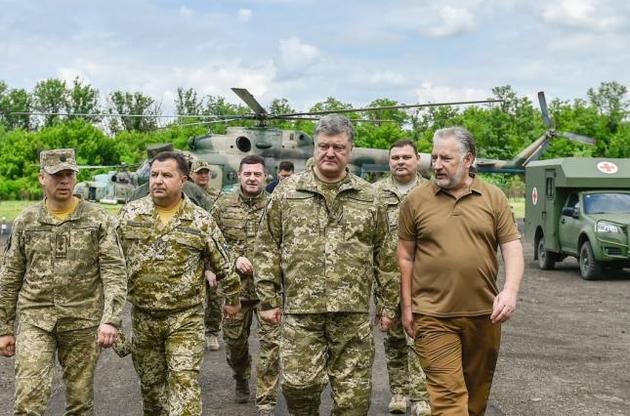Порошенко несколько туманно ответил на вопрос о замене АТО на военное положение