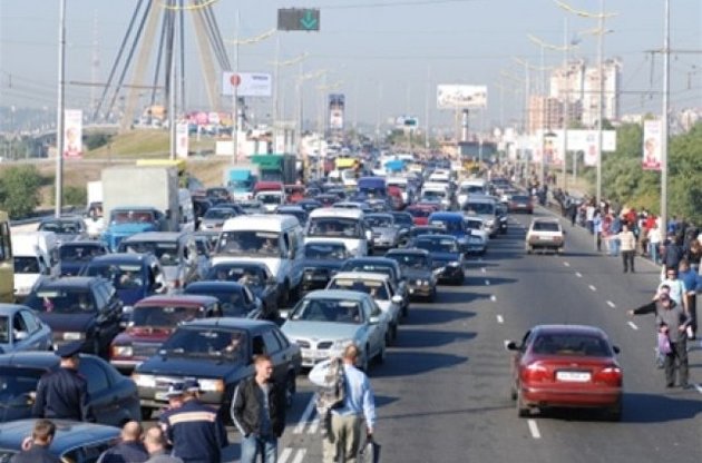 У Києві обмежать рух транспорту на Московському мосту