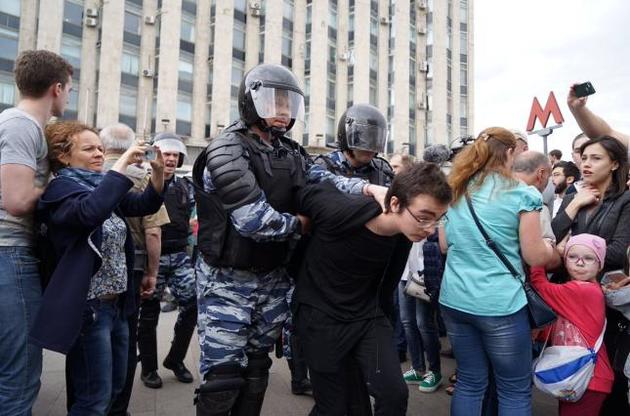 Поліція затримала понад 700 учасників протестів у Москві