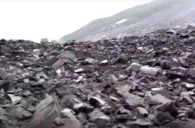 Зсув заблокував дорогу та річку