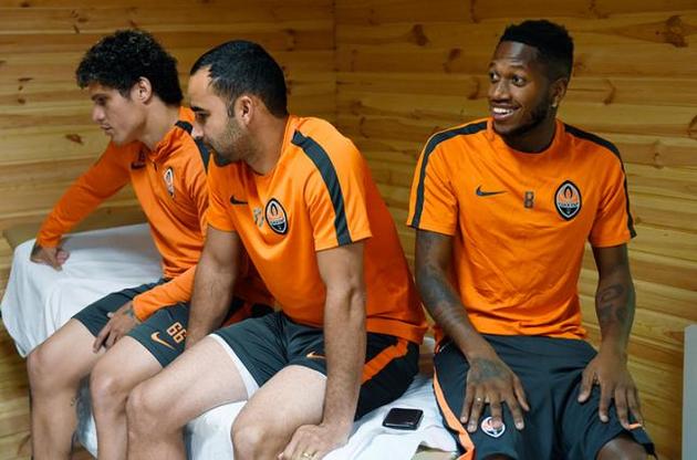 Фред (крайній праворуч) прибув в розташування &quot;Шахтаря&quot;