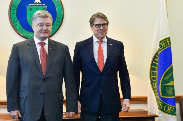 Порошенко у Вашингтоні обговорив з Перрі можливість постачання в Україну зрідженого газу з США
