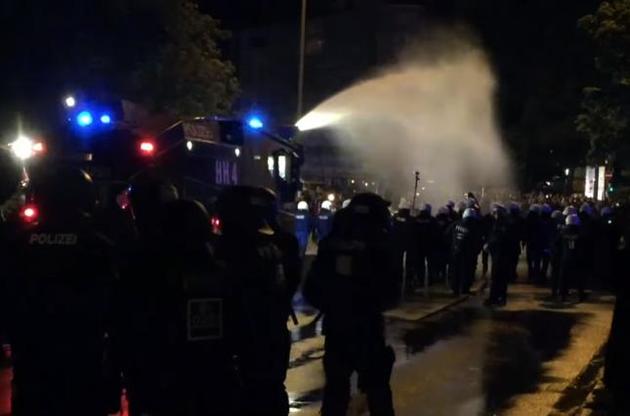 В Гамбурге полиция использовала водометы против протестующих перед саммитом G20