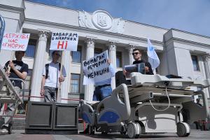 Медицинская реформа по-украински: если нет денег — надо извлечь прибыль