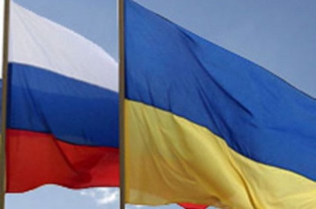 Більше половини українців виступають проти візового режиму з Росією