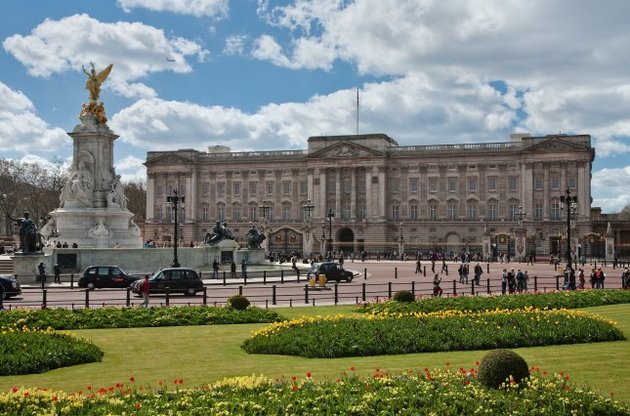 Стражу Букингемского дворца в Лондоне впервые возглавила женщина