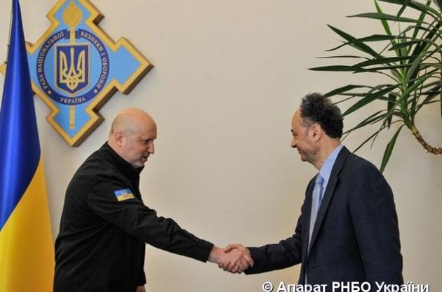 Турчинов и Мингарелли обсудили реинтеграцию Донбасса