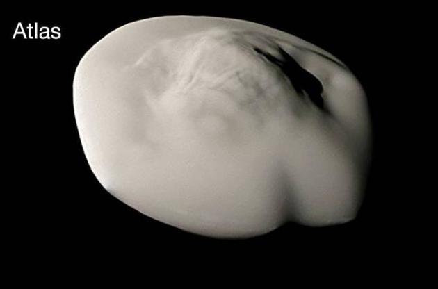 NASA опубликовало снимок малых спутников Сатурна