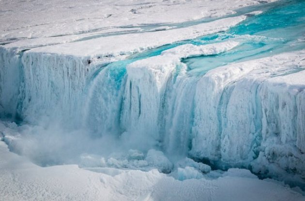Спутники ESA зафиксировали рождение гигантского айсберга в Антарктиде