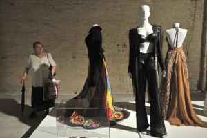 Модний одяг і Незалежність