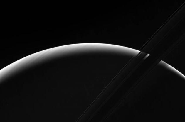 NASA опублікувало знімок світанку на Сатурні