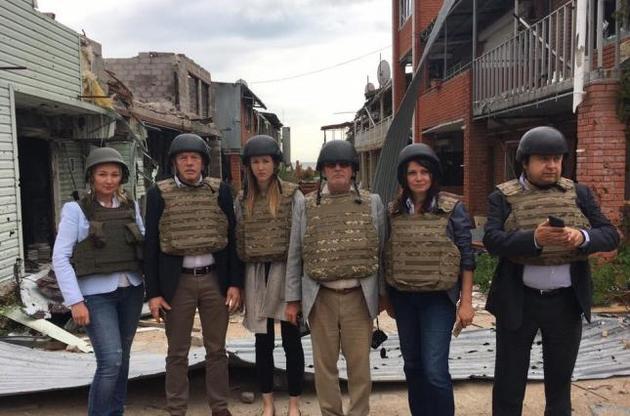 Європейські політики відвідали зруйнований український Донбас