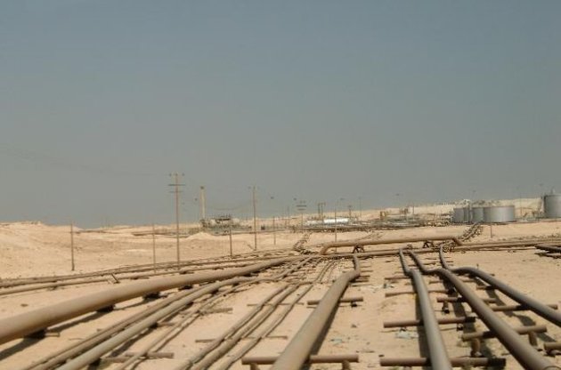 Нефть дорожает на данных о приглашении Нигерии и Ливии на встречу не входящих в ОПЕК стран