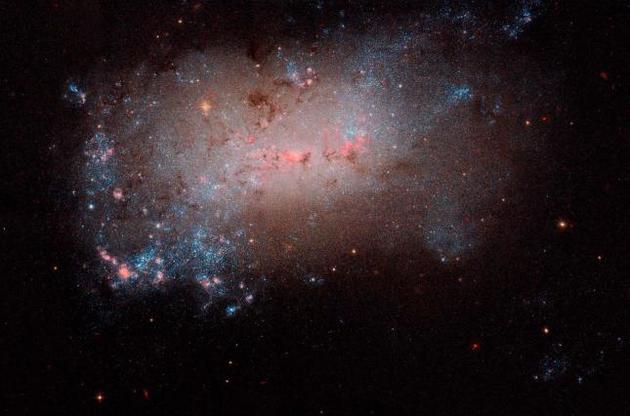 "Хаббл" сделал снимок "неправильной" галактики