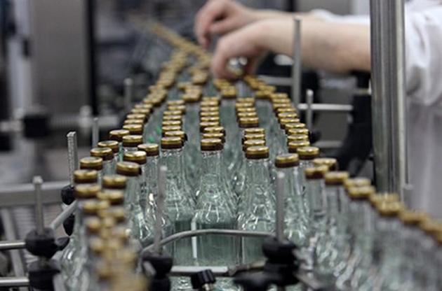 Налоговики изъяли на спиртзаводах миллион литров водки