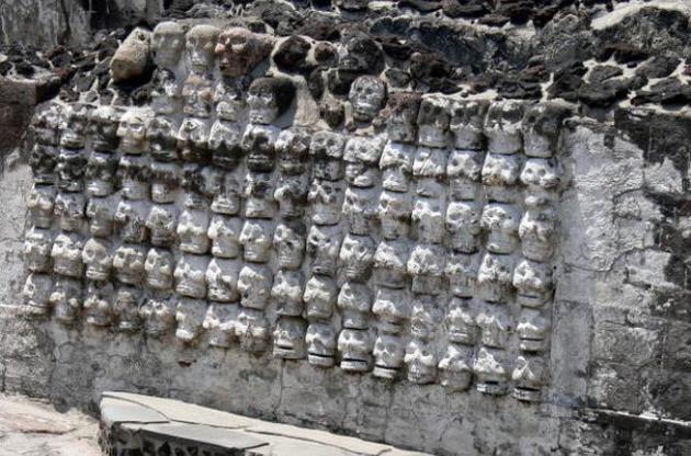 Археологи обнаружили в Мексике ацтекскую башню из черепов