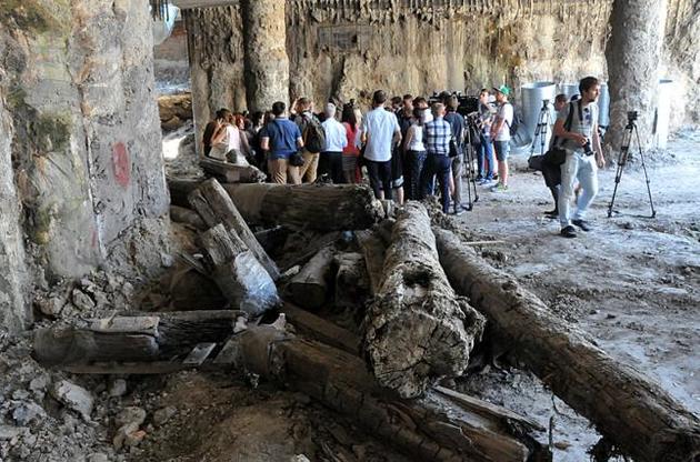 Киевляне требуют сохранить место, где крестили Русь