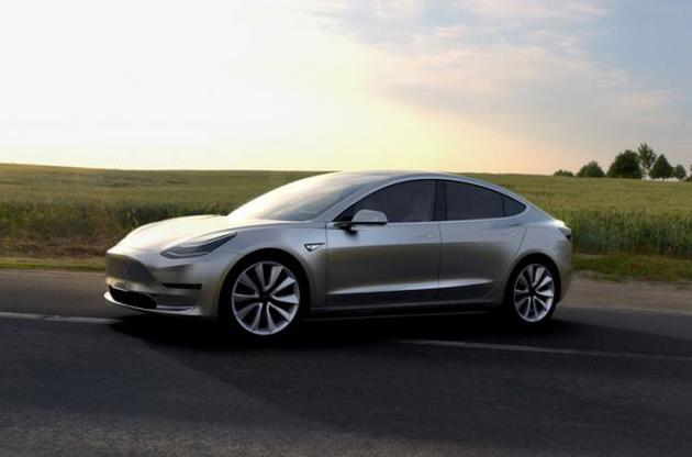 Tesla начала продажи электрокара Model 3