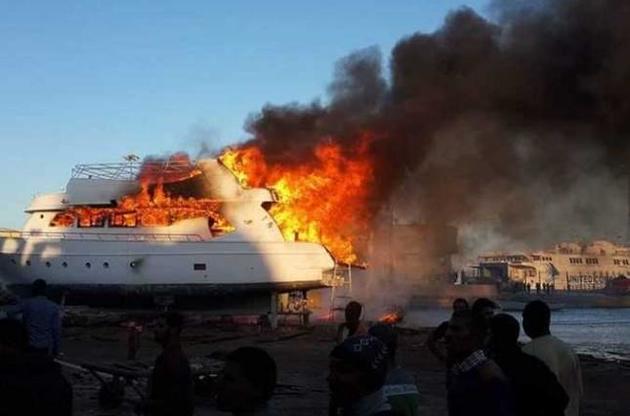 В Египте загорелось судно с 22 туристами на борту