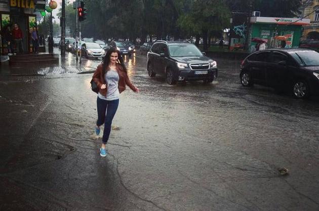 На выходных грозы охватят почти всю территорию страны