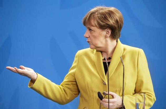 Популярность Меркель немного сократилась перед выборами - FT