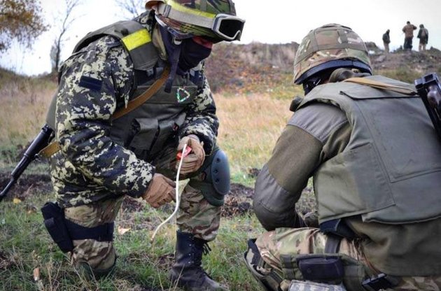Боевики обстреляли украинских военных, проверявших дорогу для ОБСЕ