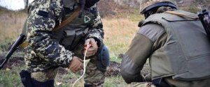 Боевики обстреляли украинских военных, проверявших дорогу для ОБСЕ