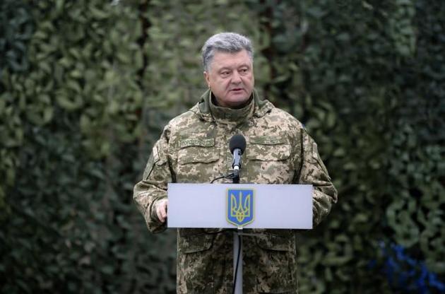 Порошенко: Грошове утримання військовослужбовців певних спеціальностей буде збільшено