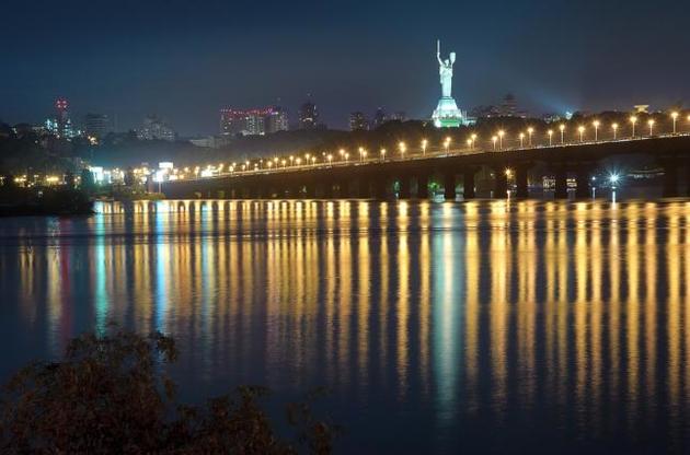 В Киеве на мосту Патона ограничат движение транспорта