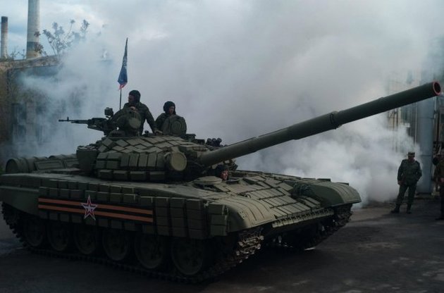 Террористы обстреляли Луганское из танка