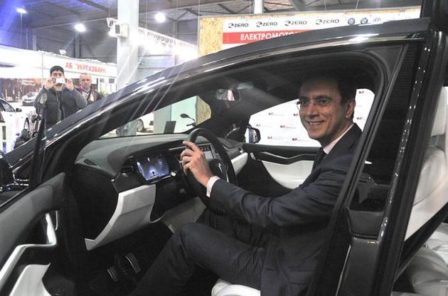 Популярність електрокарів буде зростати з кожним роком, пише The Economist.