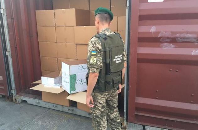 У порту Одеси знайшли більше мільйона пачок контрабандних сигарет