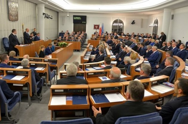 Сенат Польши несмотря на протесты принял закон о Верховном суде