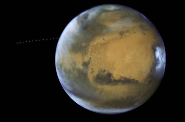NASA опубликовало видео вращения Фобоса вокруг Марса