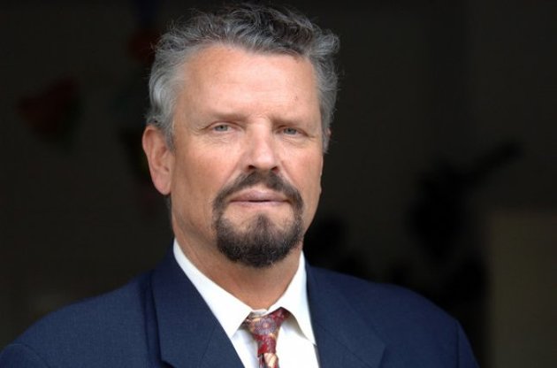 Спецпредставник Німеччини закликає Україну спочатку вирішити питання з Донбасом, а потім зайнятися Кримом