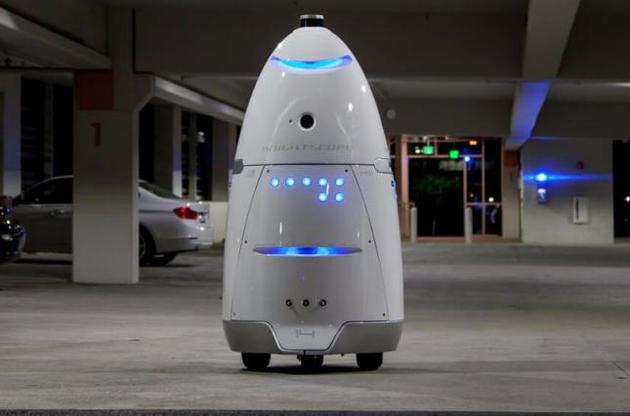 Робот-охоронець потонув у фонтані одного з торгівельних центрів США