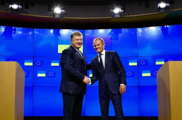 Туск передал Порошенко ратифицированное Соглашение об ассоциации Украина-ЕС