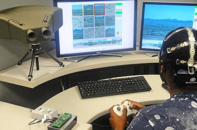 У США намагаються покращити виявлення військових цілей за допомогою стимуляції мозку солдатів.