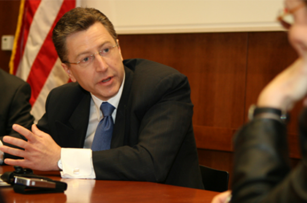 Волкер прилетить до Києва після зустрічі із Сурковим у Мінську